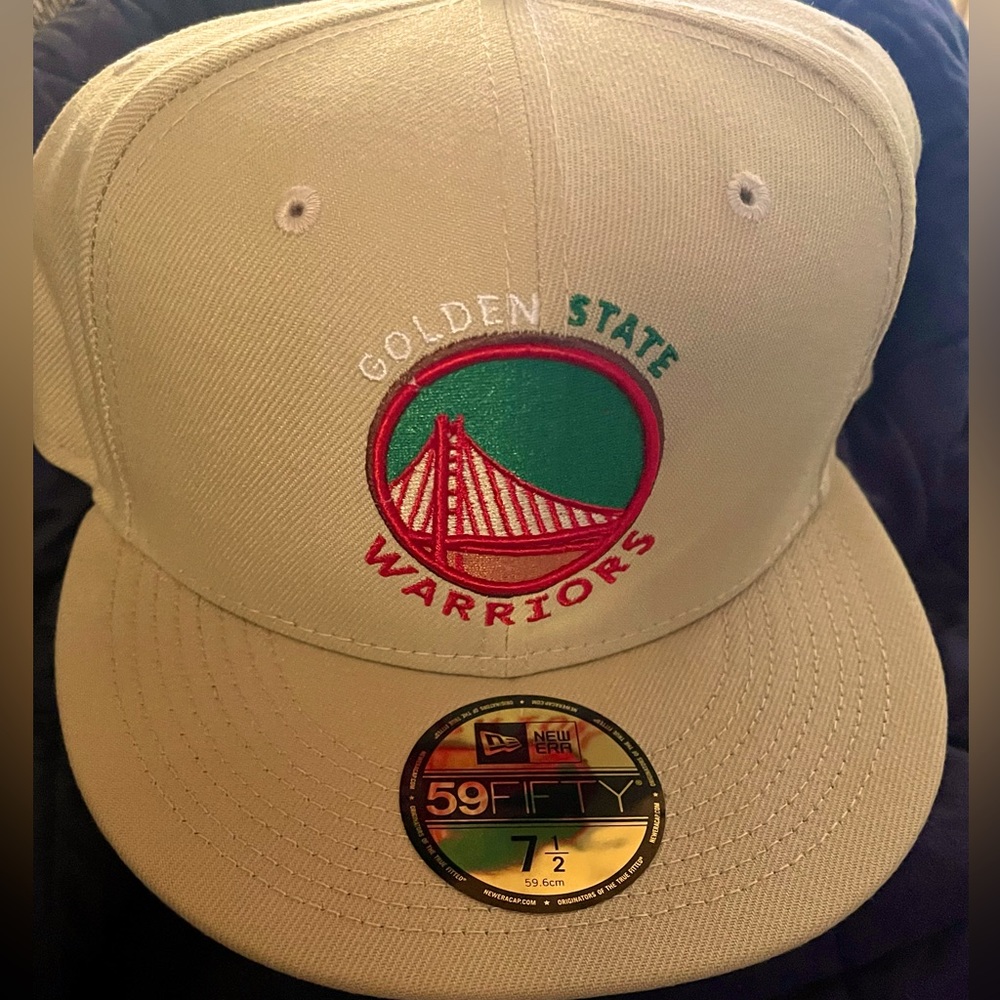 New Era fitted 7 1/2 tan & green w/ green under visor, Golden State Warriors hat